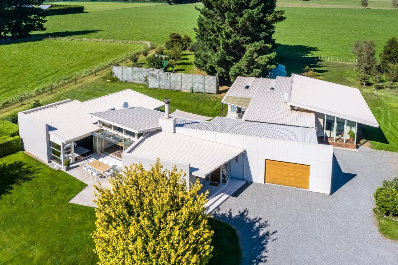 Paradise On Campbell Martinborough Exterior photo