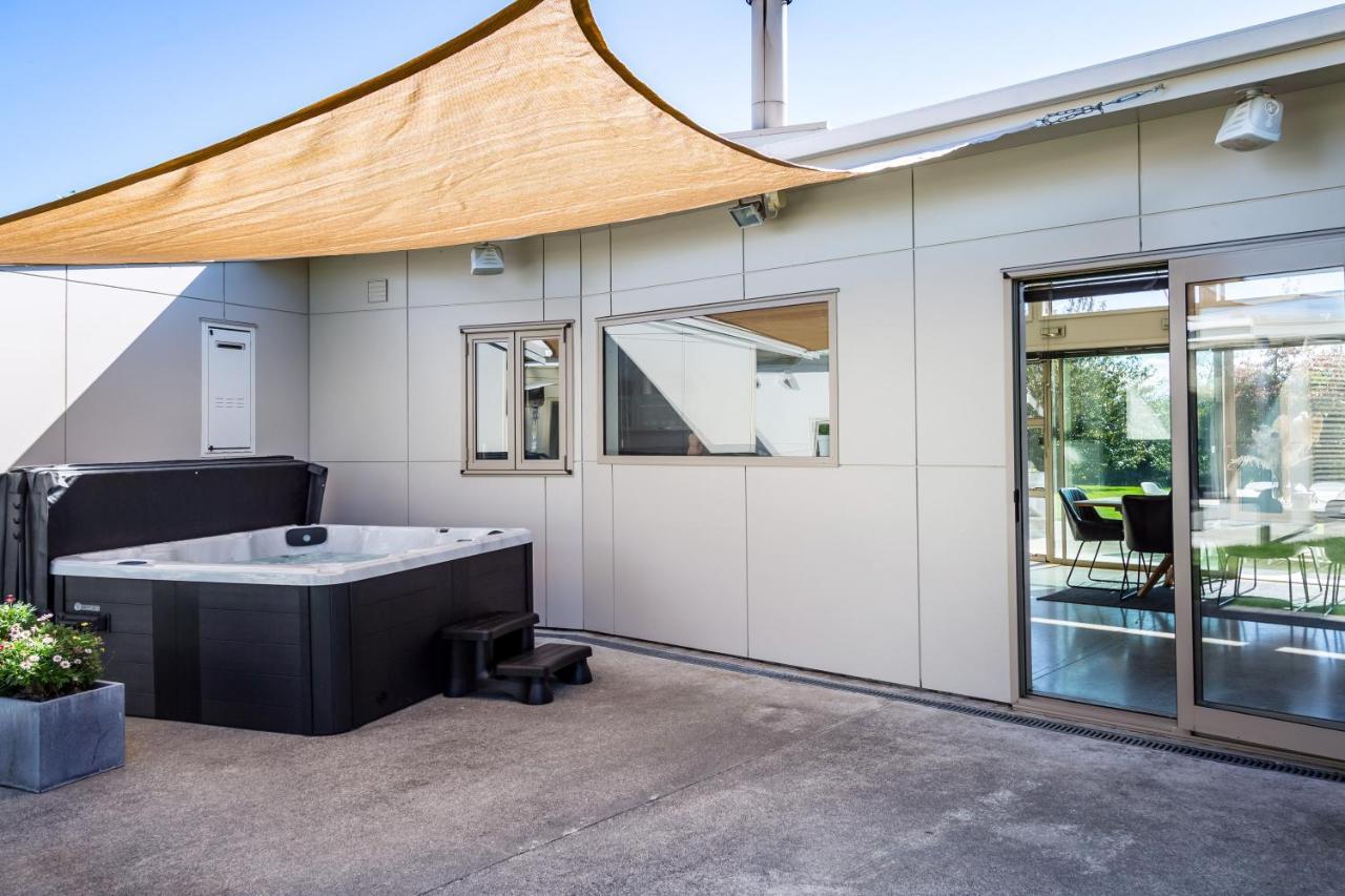 Paradise On Campbell Martinborough Exterior photo