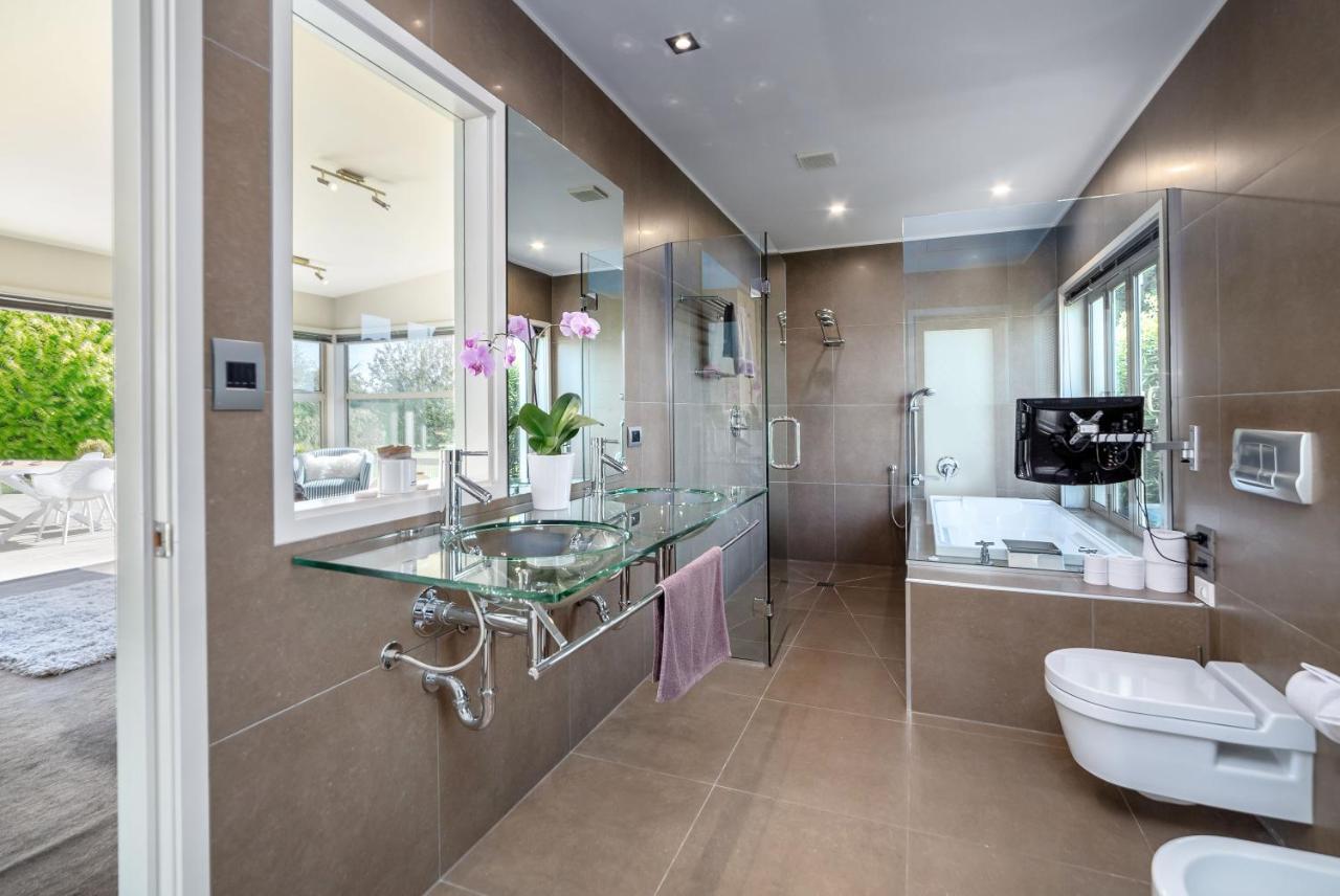 Paradise On Campbell Martinborough Exterior photo