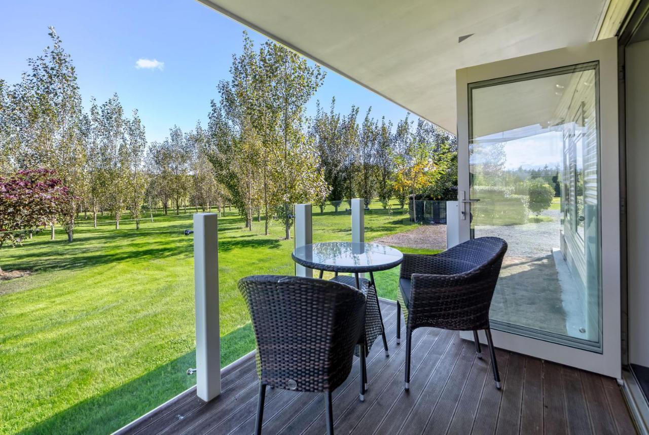 Paradise On Campbell Martinborough Exterior photo