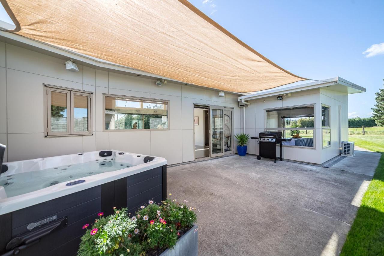 Paradise On Campbell Martinborough Exterior photo